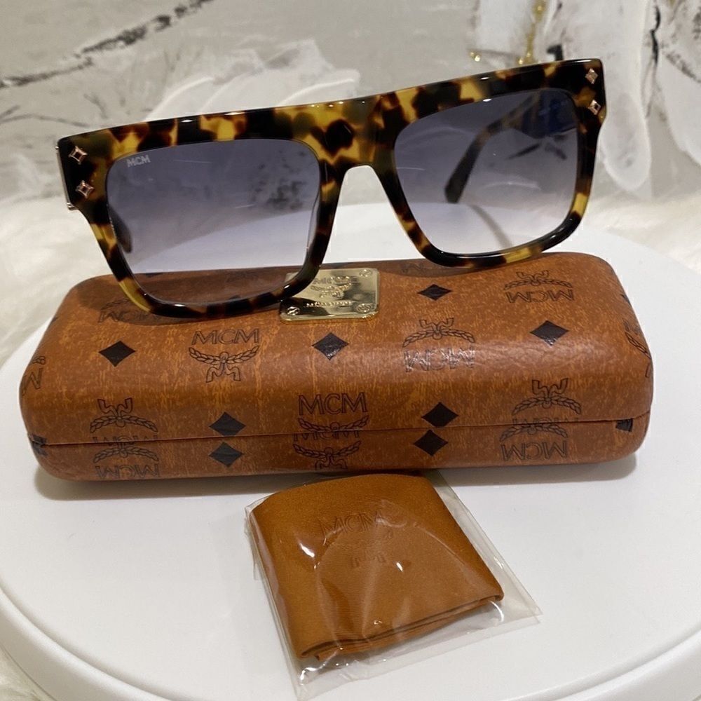 # Mcm Woman's Sunglasses 54mm - Picture 13 of 13